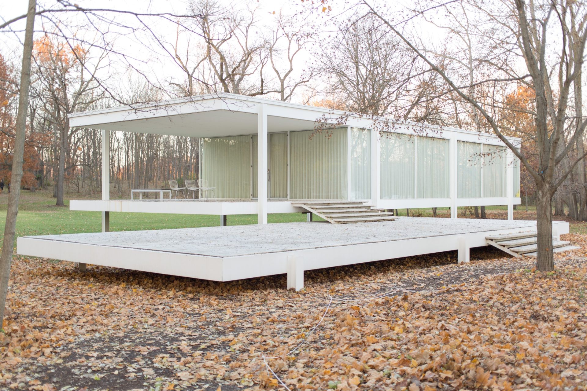 Steel-frame curtain wall exterior